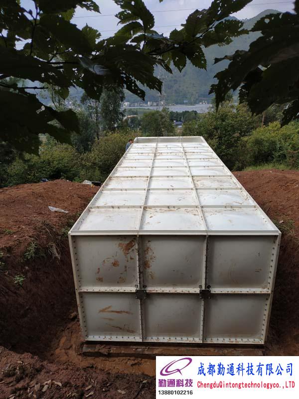 西昌牛郎坝2台60立方玻璃钢水箱安装现场