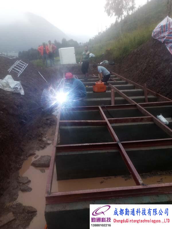 西昌牛郎坝2台60立方玻璃钢水箱安装现场